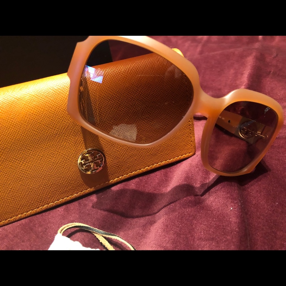 Shades Tory Burch Sun Glasses Shades